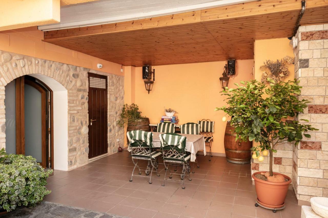 Casa Vacanze Agnese San Felice del Benaco Exterior photo
